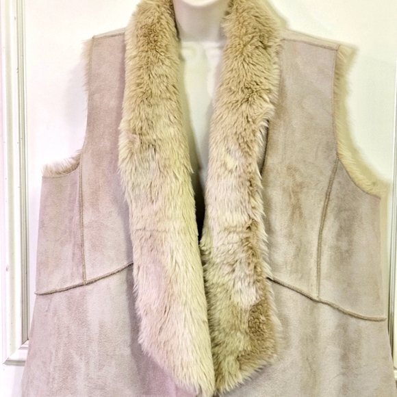 Loft (Ann Taylor Loft) Cream Faux Suede Faux Fur Trim & Lining Vest, Large - Picture 5 of 16